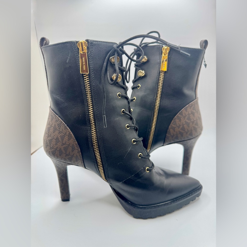 Michael Michael Kors Women’s Kyle Lace-Up Lug Sole Black/Brown Booties Size 8 - Picture 5 of 7